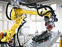 Система плазменной предварительной обработки и нанесения уплотнений FIPFG с двумя роботами