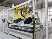 Система плазменной предварительной обработки и нанесения уплотнений FIPFG с двумя роботами